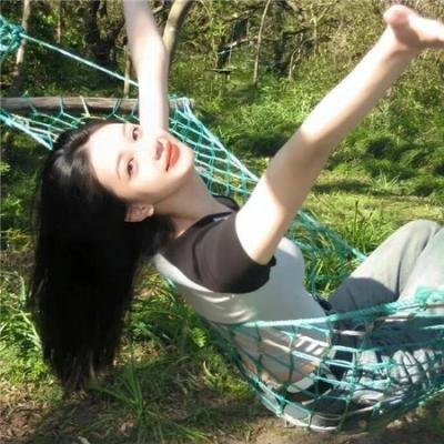 照片里的伴娘